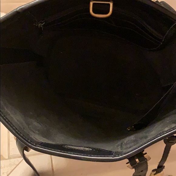 Dooney and Bourke Vintage bucket handbag. - Picture 5 of 6